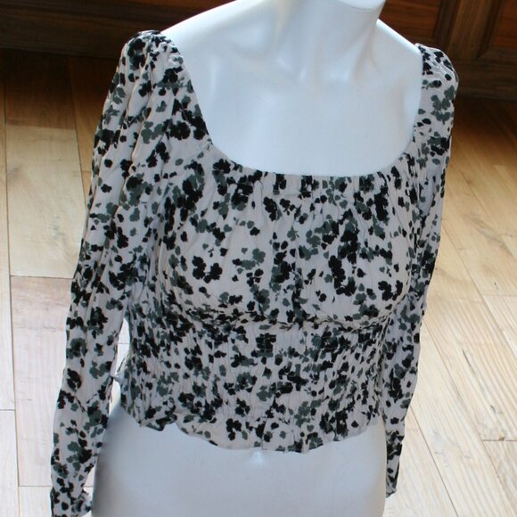 Cropped Long Sleeve Blouse Size Medium - Picture 7 of 8